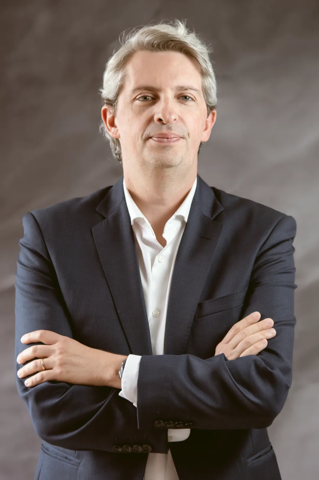 Acciones y Valores – firma de acuerdo – fotografía corporativa en Colombia