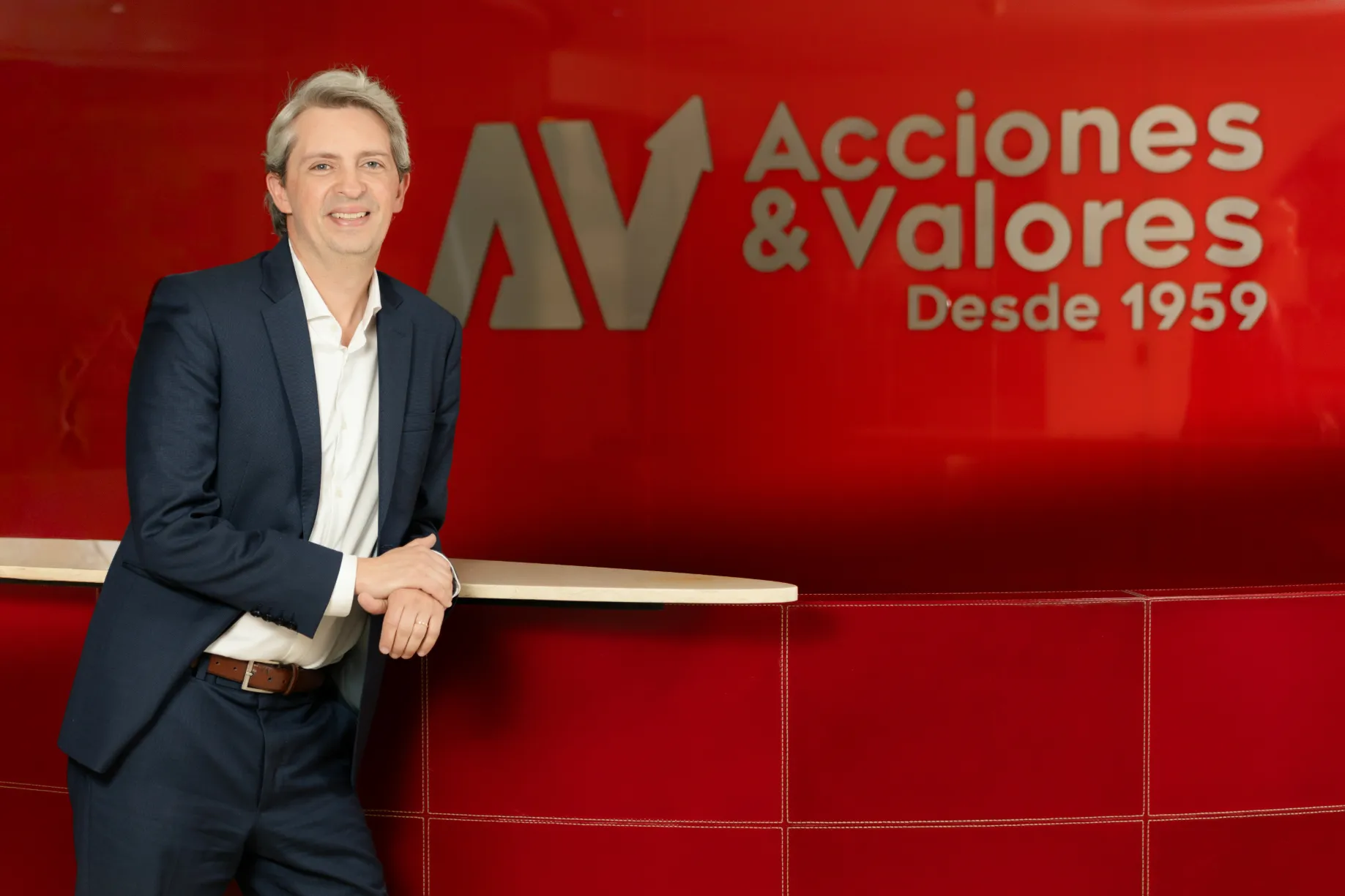 Acciones y Valores – asistentes en el salón – fotografía corporativa en Colombia