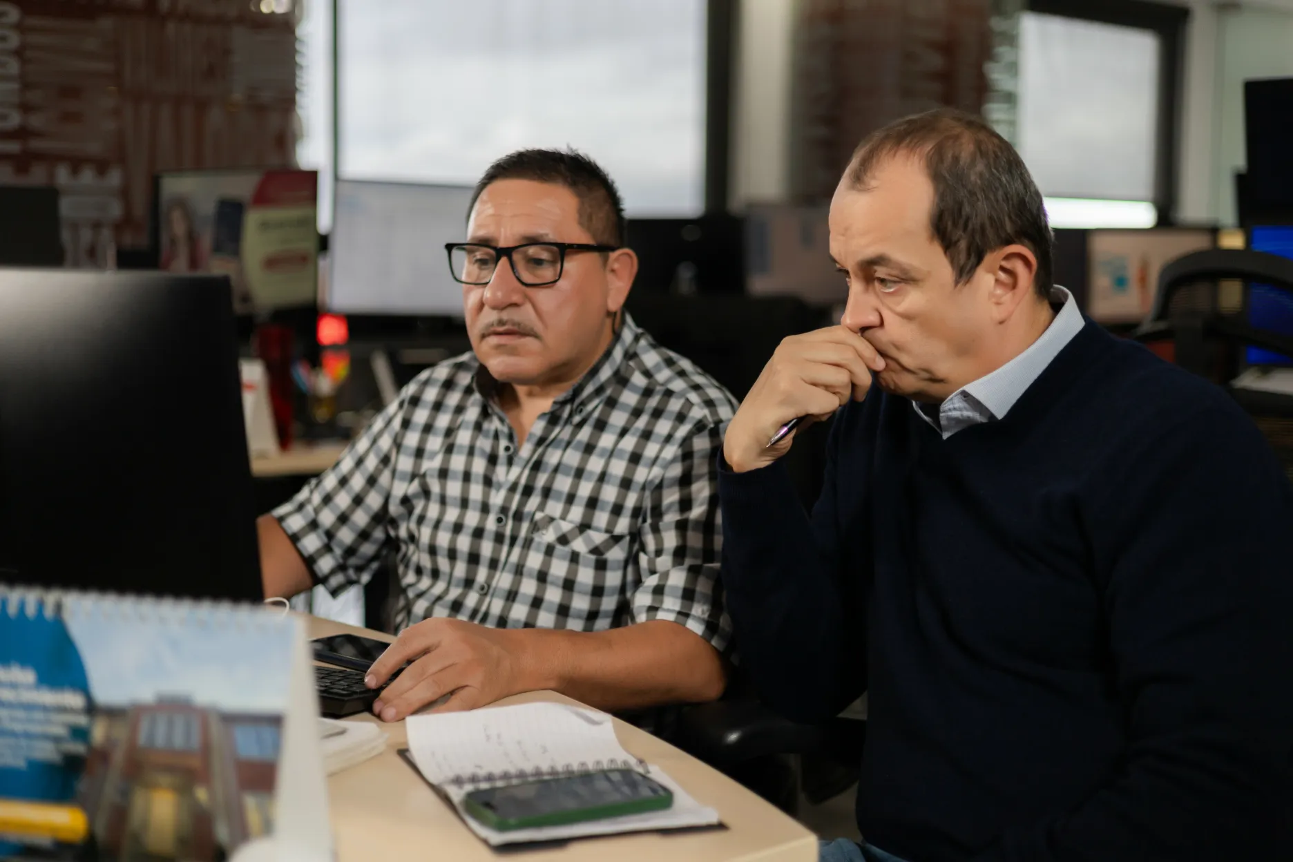 Acciones y Valores – directivos durante el acto – fotografía corporativa en Colombia