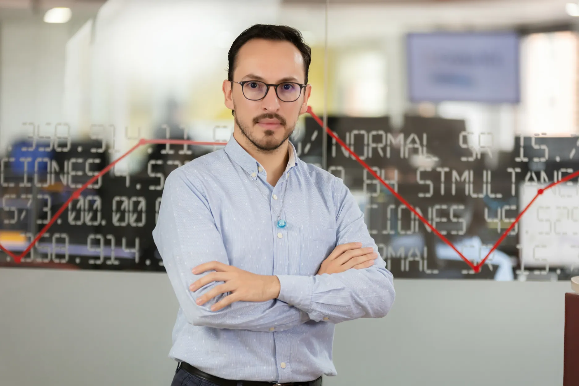 Acciones y Valores – asistentes en el salón – fotografía corporativa en Colombia