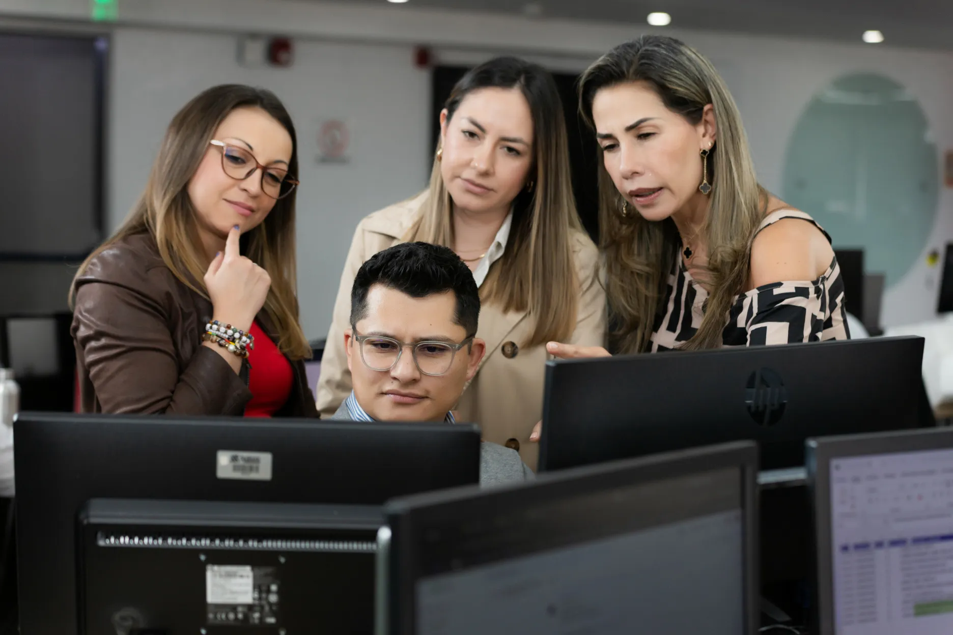 Acciones y Valores – recepción de invitados – fotografía corporativa en Colombia