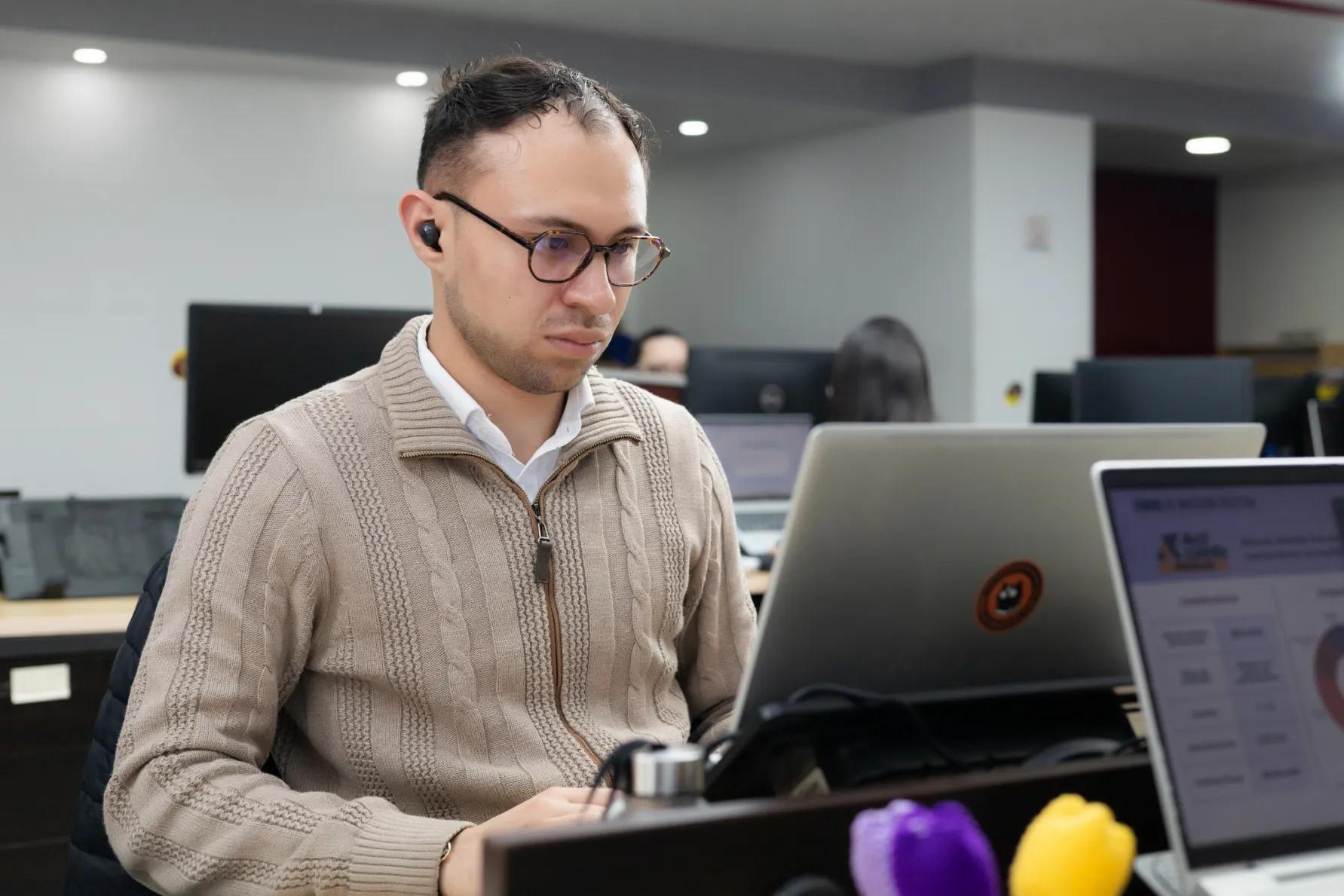 Acciones y Valores – directivos durante el acto – fotografía corporativa en Colombia