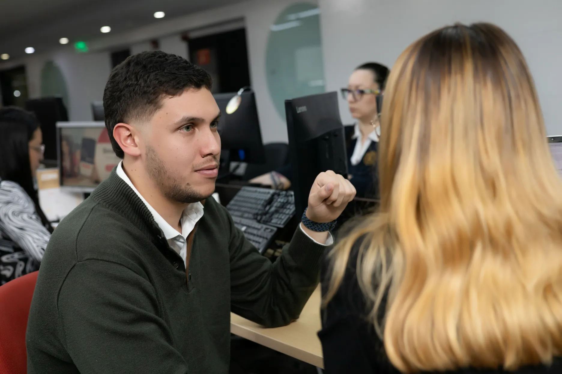 Acciones y Valores – momento destacado del evento – fotografía corporativa en Colombia