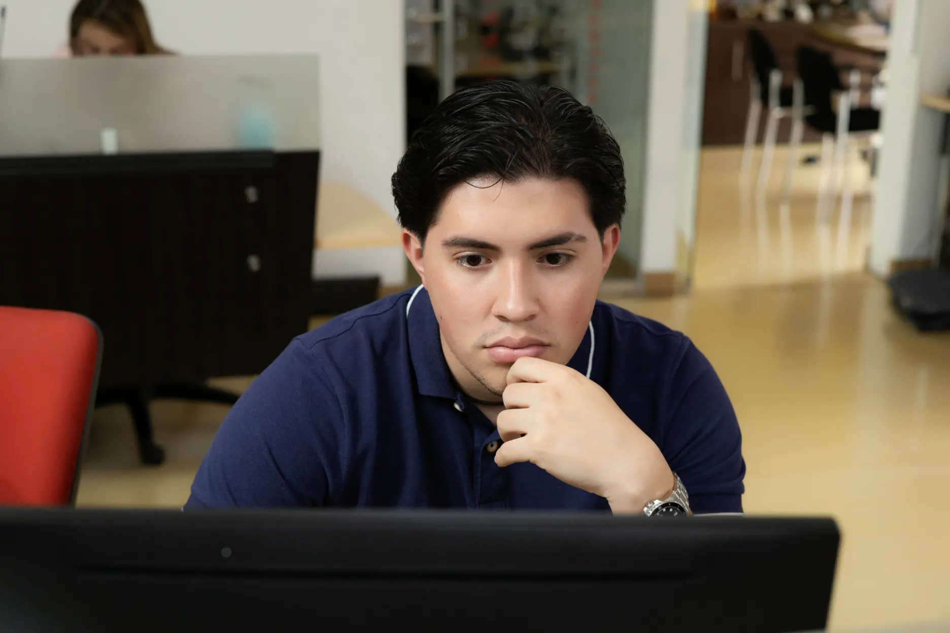 Acciones y Valores – asistentes en el salón – fotografía corporativa en Colombia