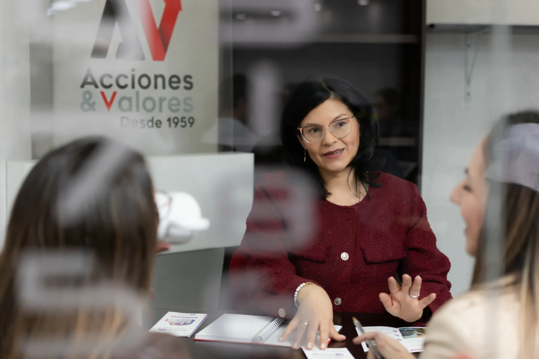 Acciones y Valores – reconocimiento institucional – fotografía corporativa en Colombia