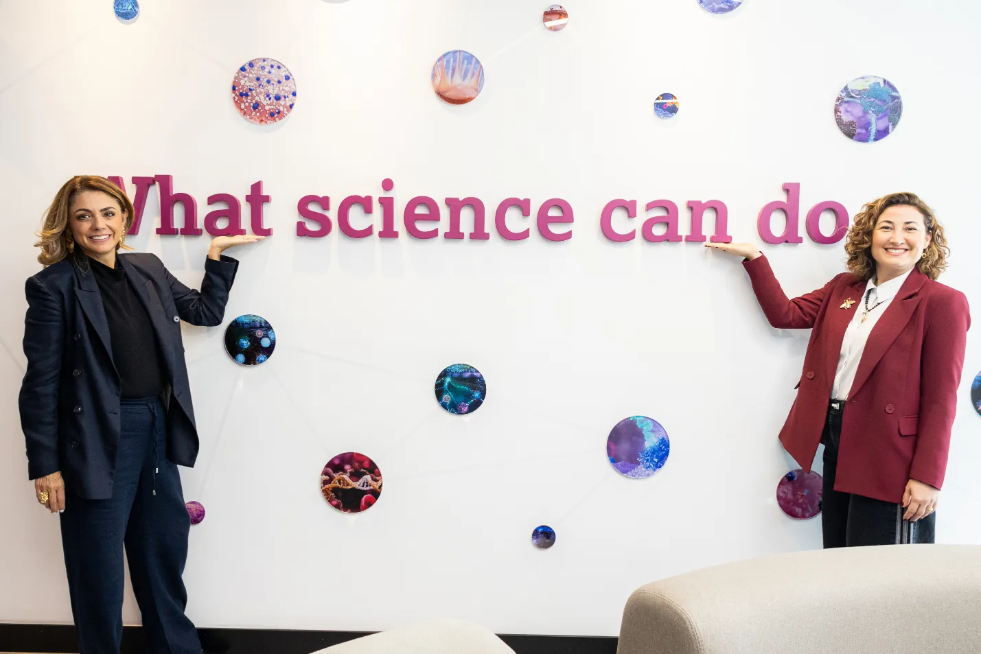 AstraZeneca 01 – asistentes en el salón – fotografía corporativa en Bogotá