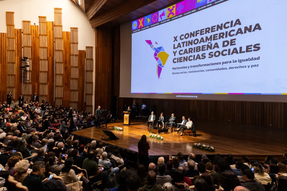 Clacso – presentación en pantalla grande – fotografía corporativa en Bogotá