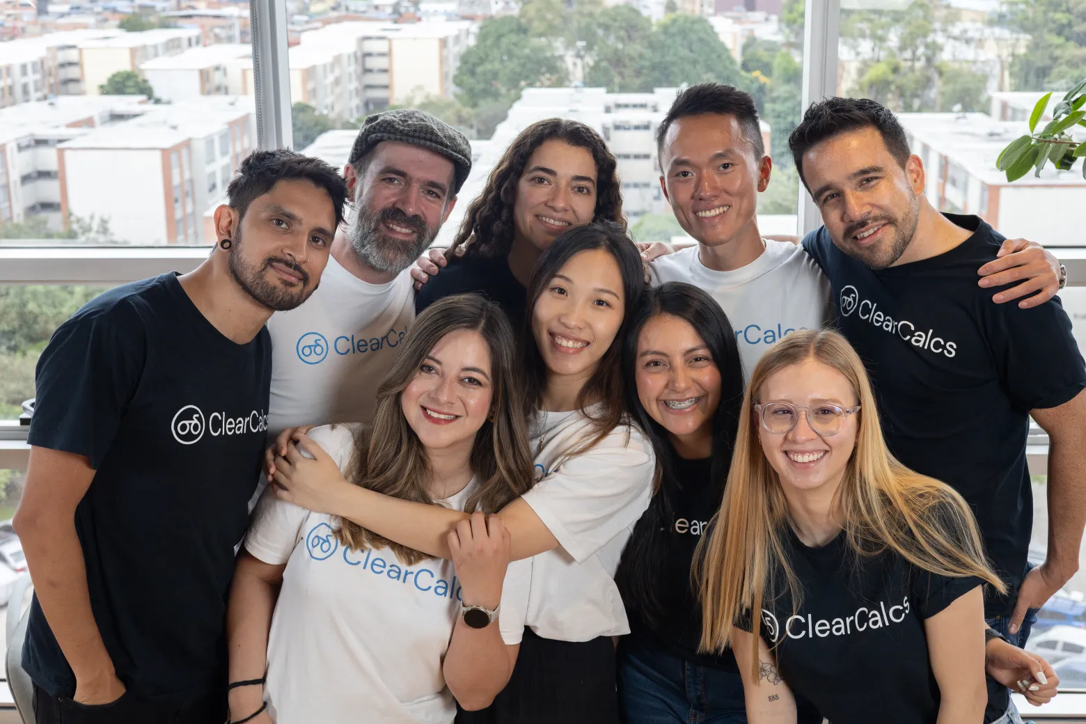 ClearCalcs – directivos durante el acto – fotografía corporativa en Bogotá