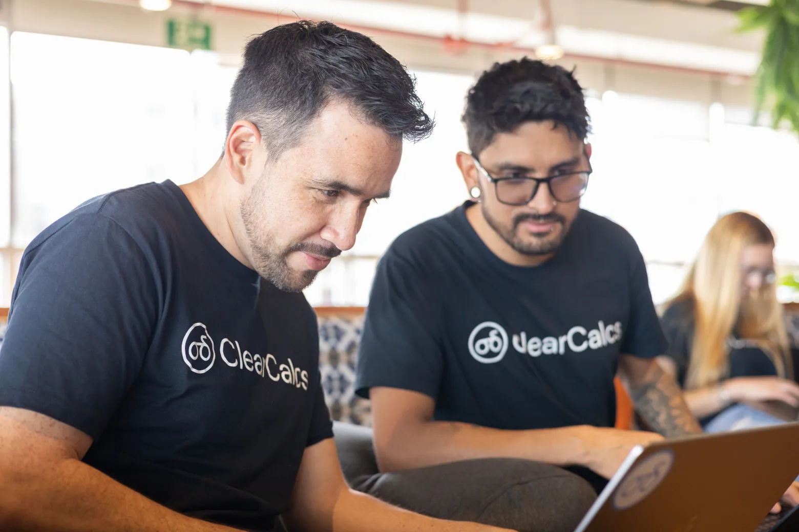 ClearCalcs – detalle del espacio corporativo – fotografía corporativa en Bogotá