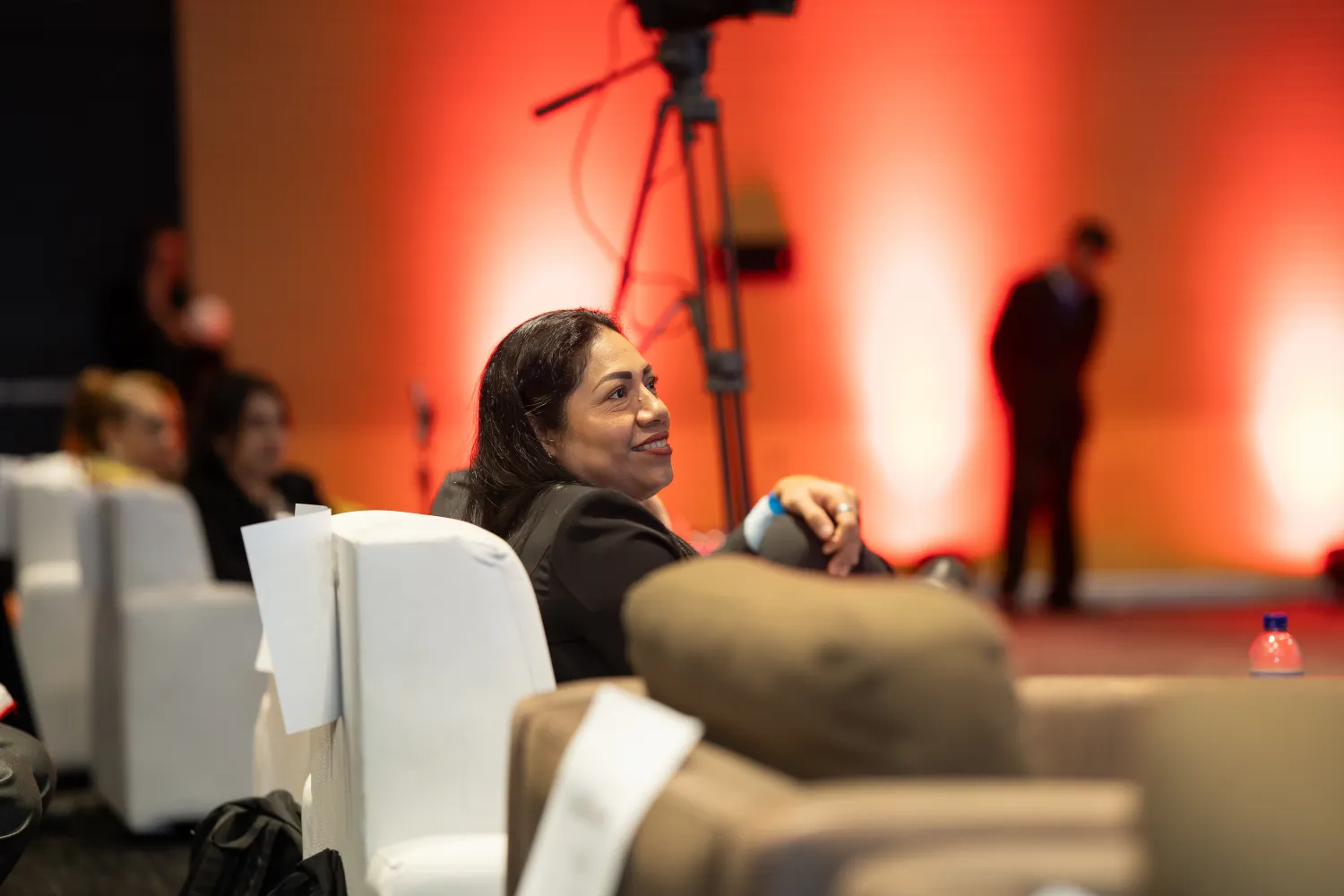 DXN – asistentes en el salón – fotografía corporativa en Bogotá