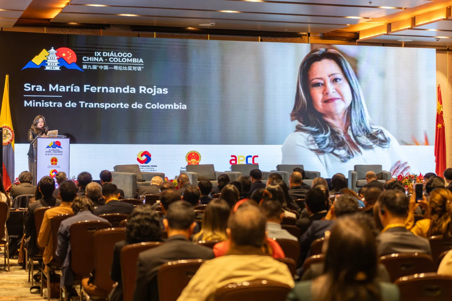 Diálogo ColomboChina – intercambio entre representantes – fotografía corporativa en Bogotá