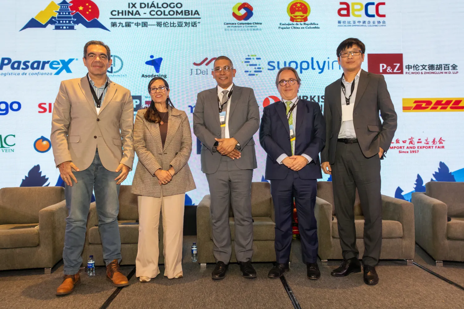Diálogo ColomboChina – momento ceremonial del encuentro – fotografía corporativa en Bogotá