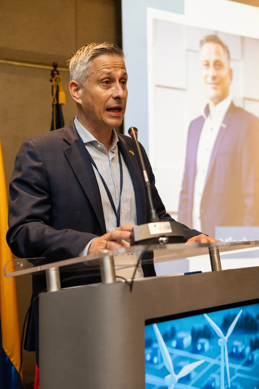 Foro Cámara colombo alemana de industria y comercio – networking entre participantes – fotografía corporativa en Bogotá