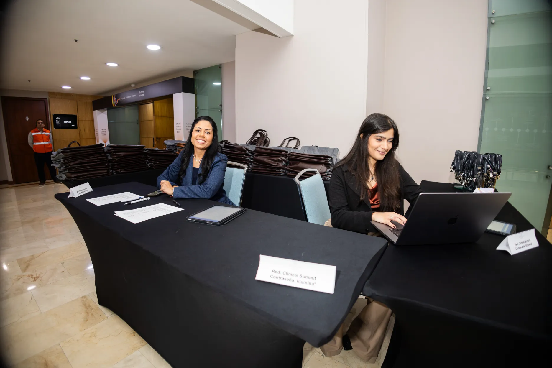 Illumina Latam Summit 2026 – directivos durante el acto – fotografía corporativa en Colombia