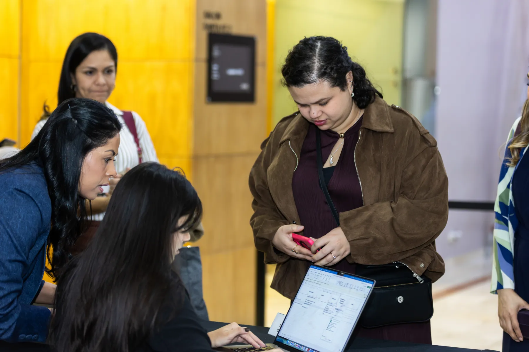 Illumina Latam Summit 2026 – detalle del espacio corporativo – fotografía corporativa en Colombia