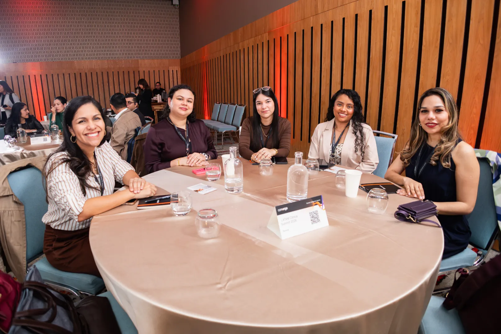 Illumina Latam Summit 2026 – firma de acuerdo – fotografía corporativa en Colombia