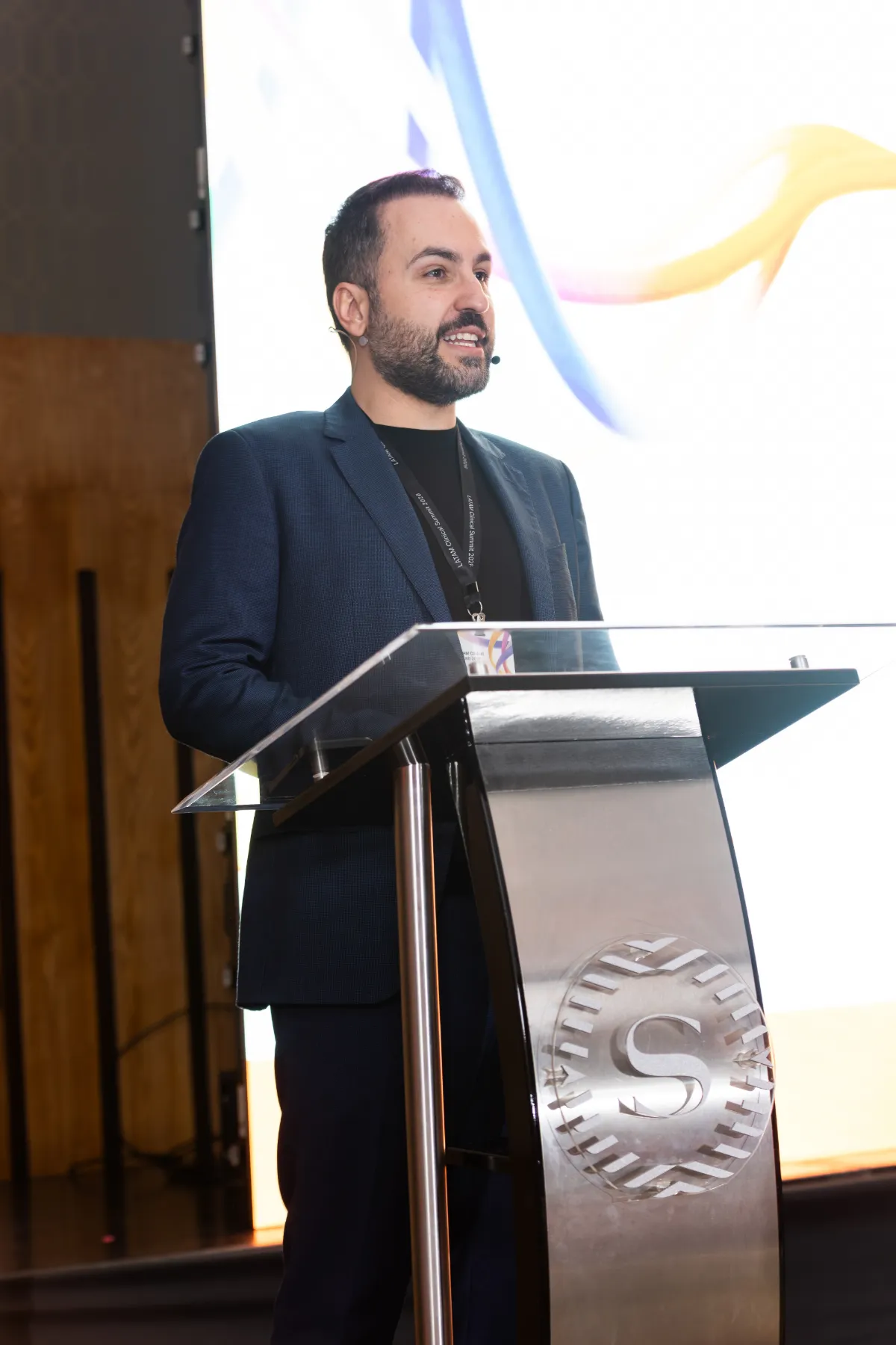 Illumina Latam Summit 2026 – intervención en el escenario – fotografía corporativa en Colombia