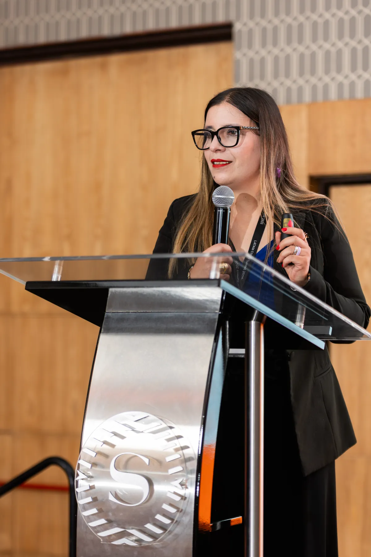 Illumina Latam Summit 2026 – intervención en el escenario – fotografía corporativa en Colombia