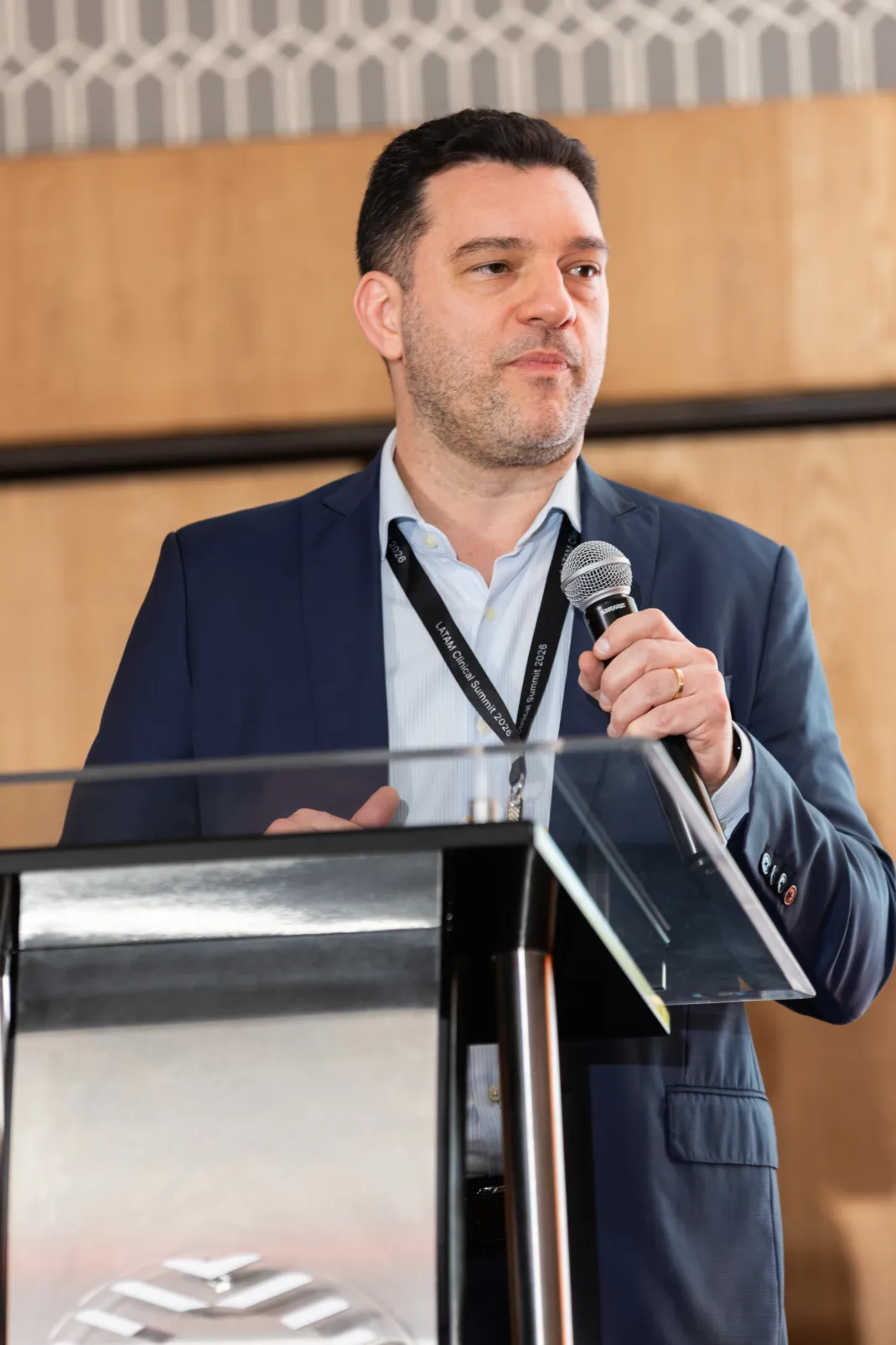 Illumina Latam Summit 2026 – directivos durante el acto – fotografía corporativa en Colombia
