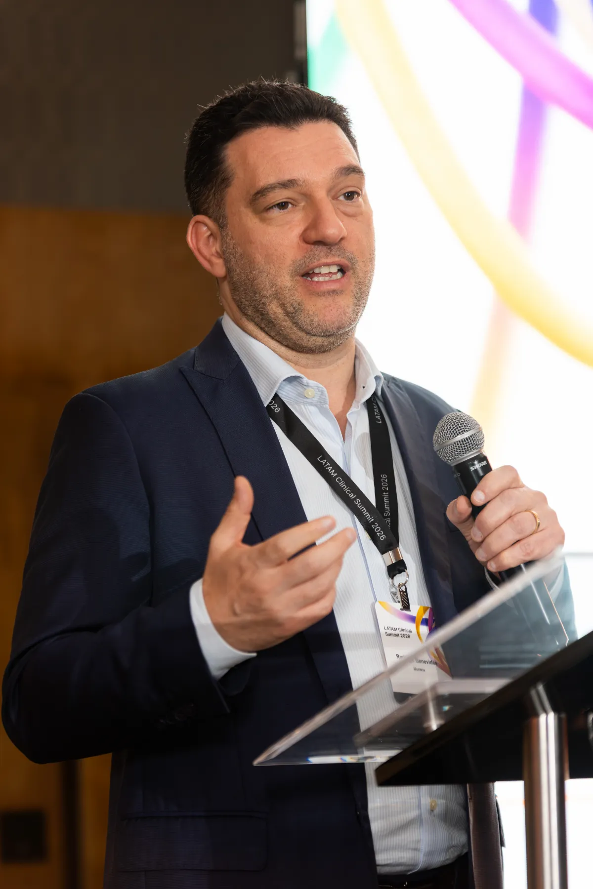 Illumina Latam Summit 2026 – intervención en el escenario – fotografía corporativa en Colombia