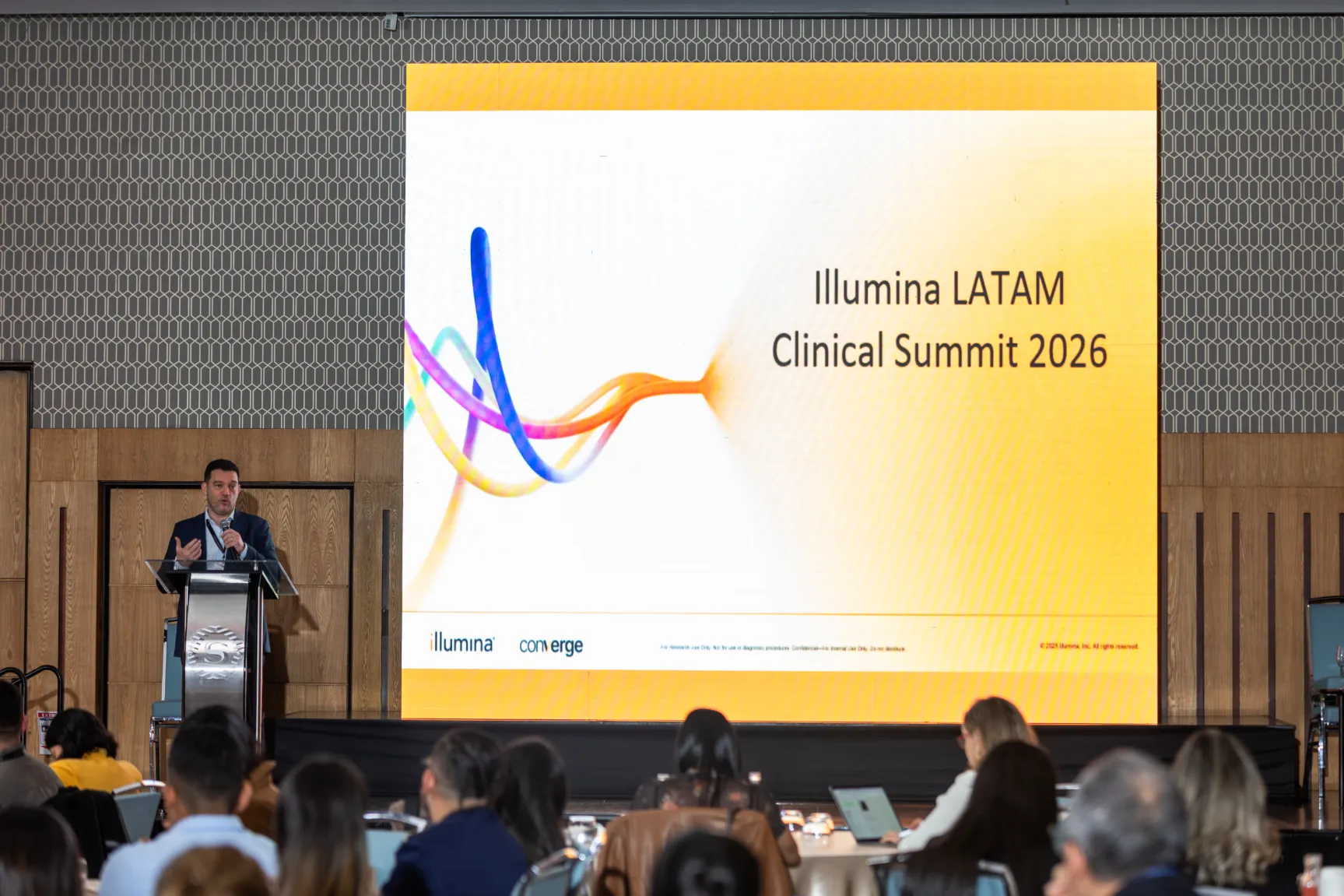 Illumina Latam Summit 2026 – reconocimiento institucional – fotografía corporativa en Colombia