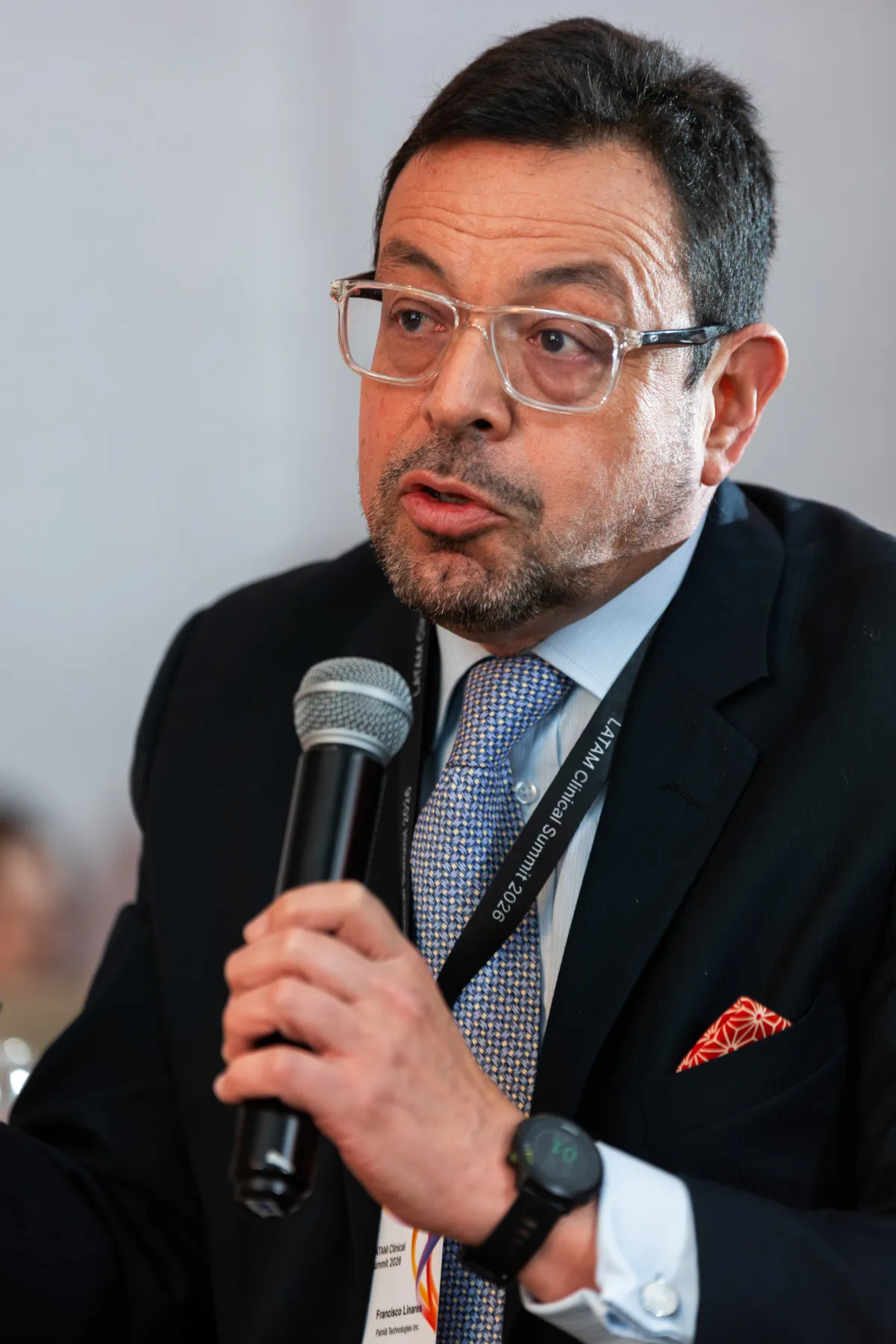 Illumina Latam Summit 2026 – directivos durante el acto – fotografía corporativa en Colombia