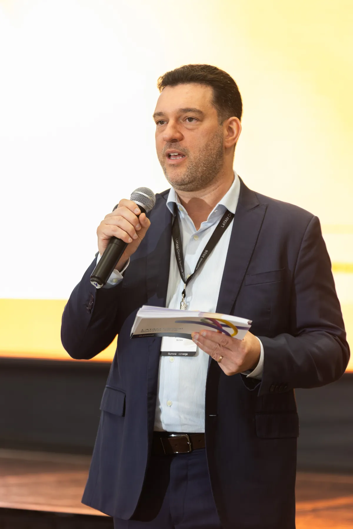 Illumina Latam Summit 2026 – intervención en el escenario – fotografía corporativa en Colombia