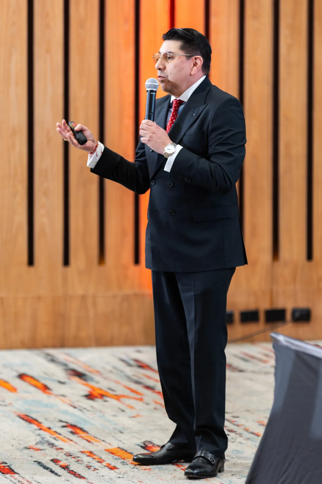 Illumina Latam Summit 2026 – intervención en el escenario – fotografía corporativa en Colombia