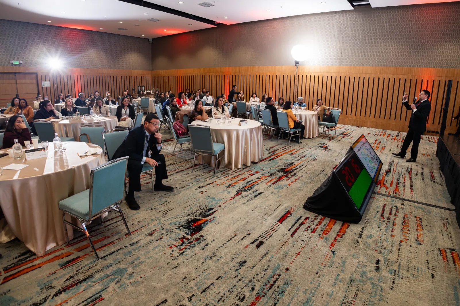 Illumina Latam Summit 2026 – directivos durante el acto – fotografía corporativa en Colombia