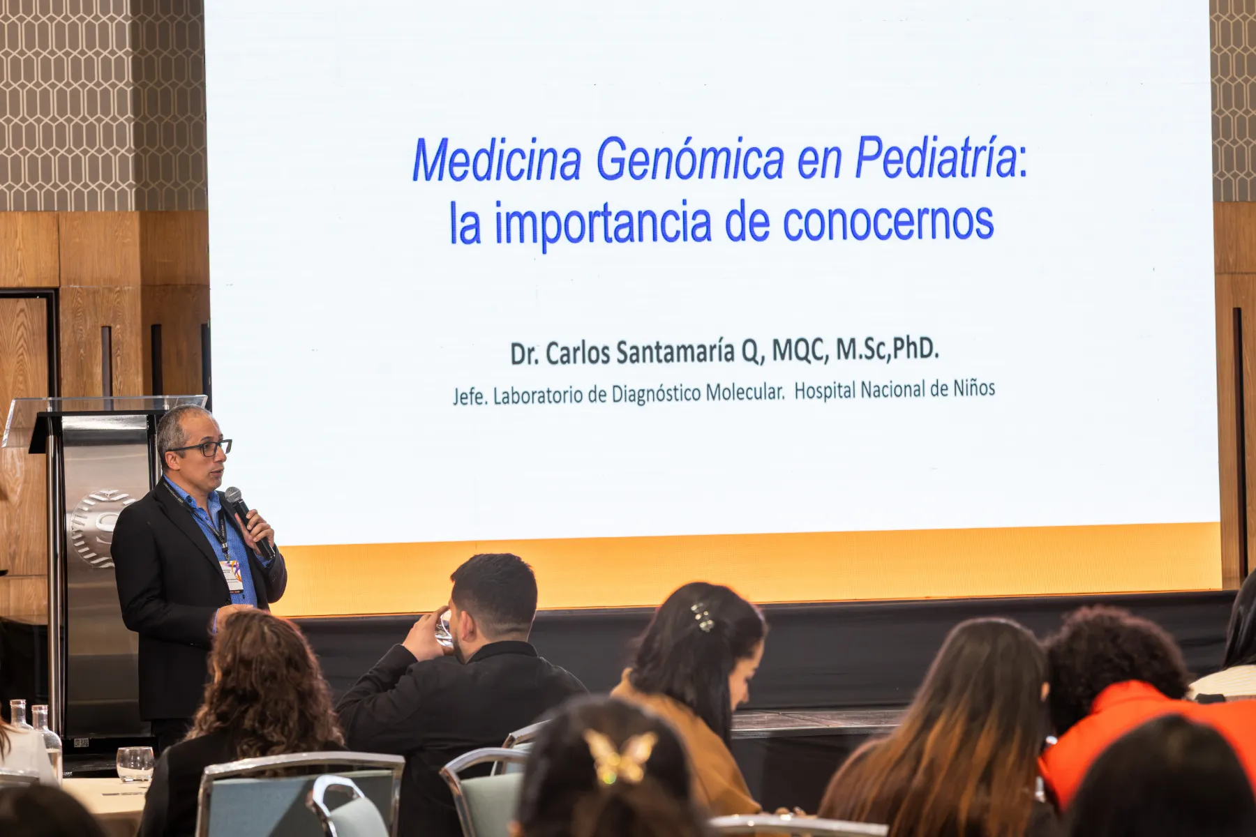 Illumina Latam Summit 2026 – intervención en el escenario – fotografía corporativa en Colombia