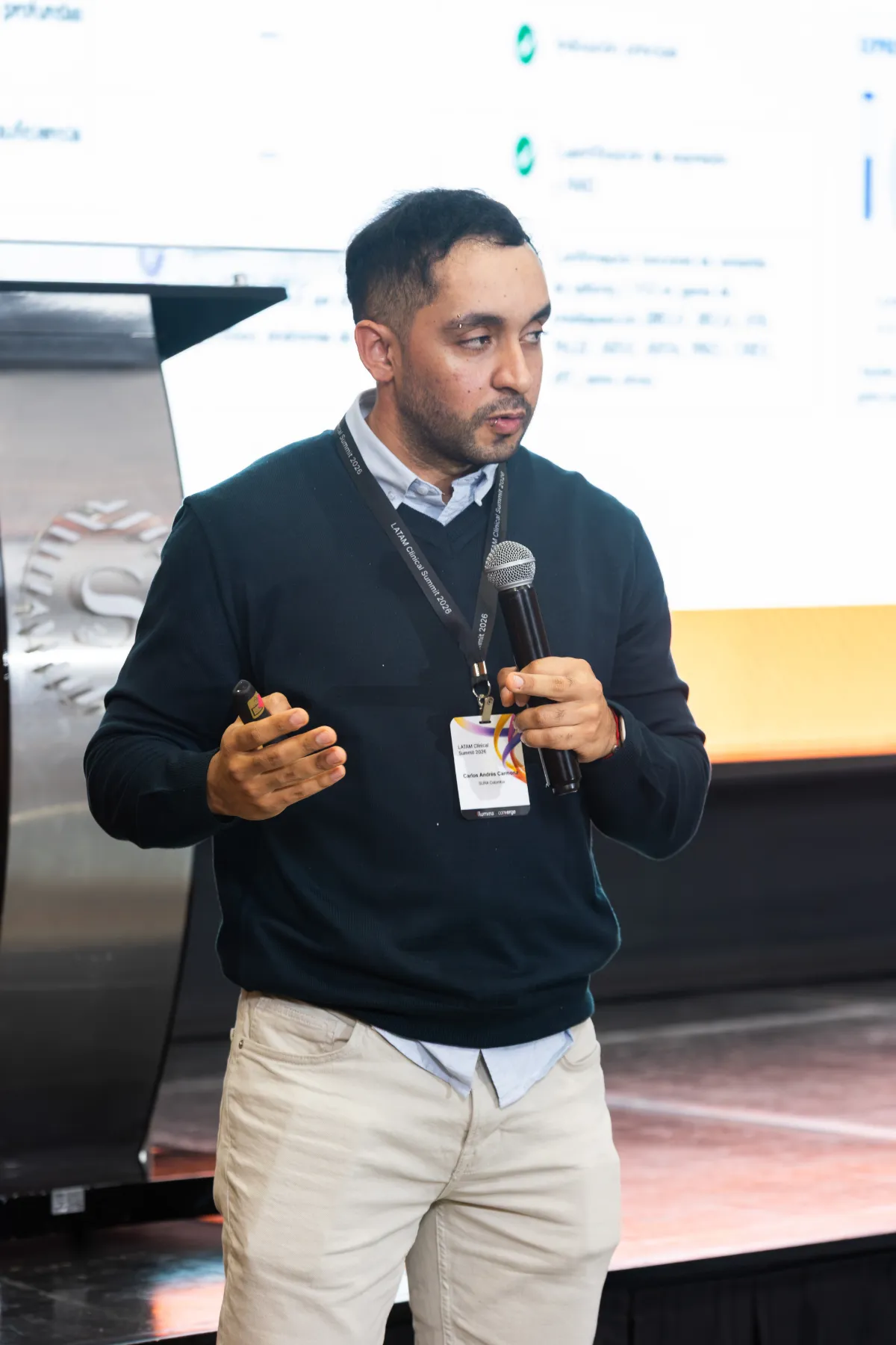 Illumina Latam Summit 2026 – directivos durante el acto – fotografía corporativa en Colombia