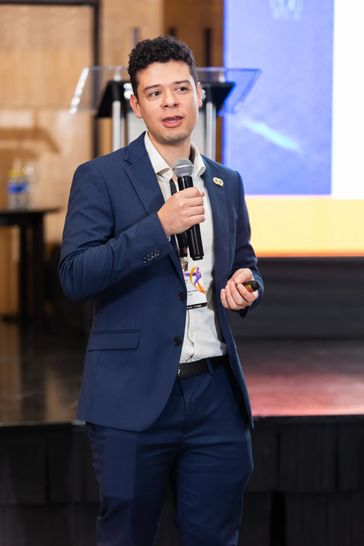 Illumina Latam Summit 2026 – directivos durante el acto – fotografía corporativa en Colombia