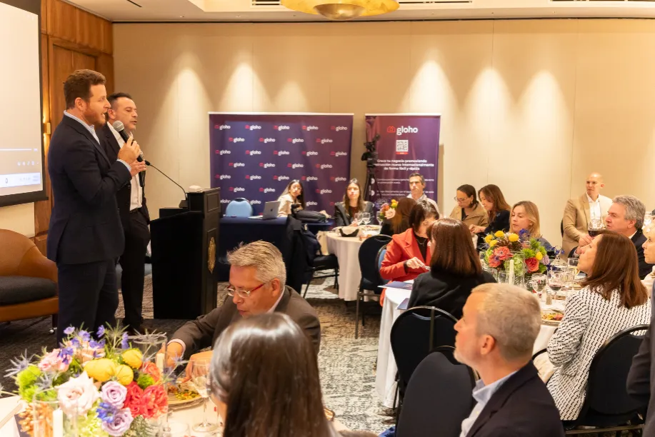 Lua inmobiliaria – reconocimiento institucional – fotografía corporativa en Bogotá