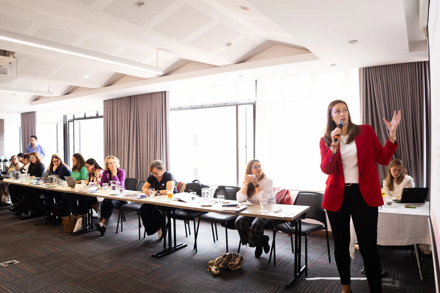 Otros Cruces – intervención en el escenario – fotografía corporativa en Bogotá