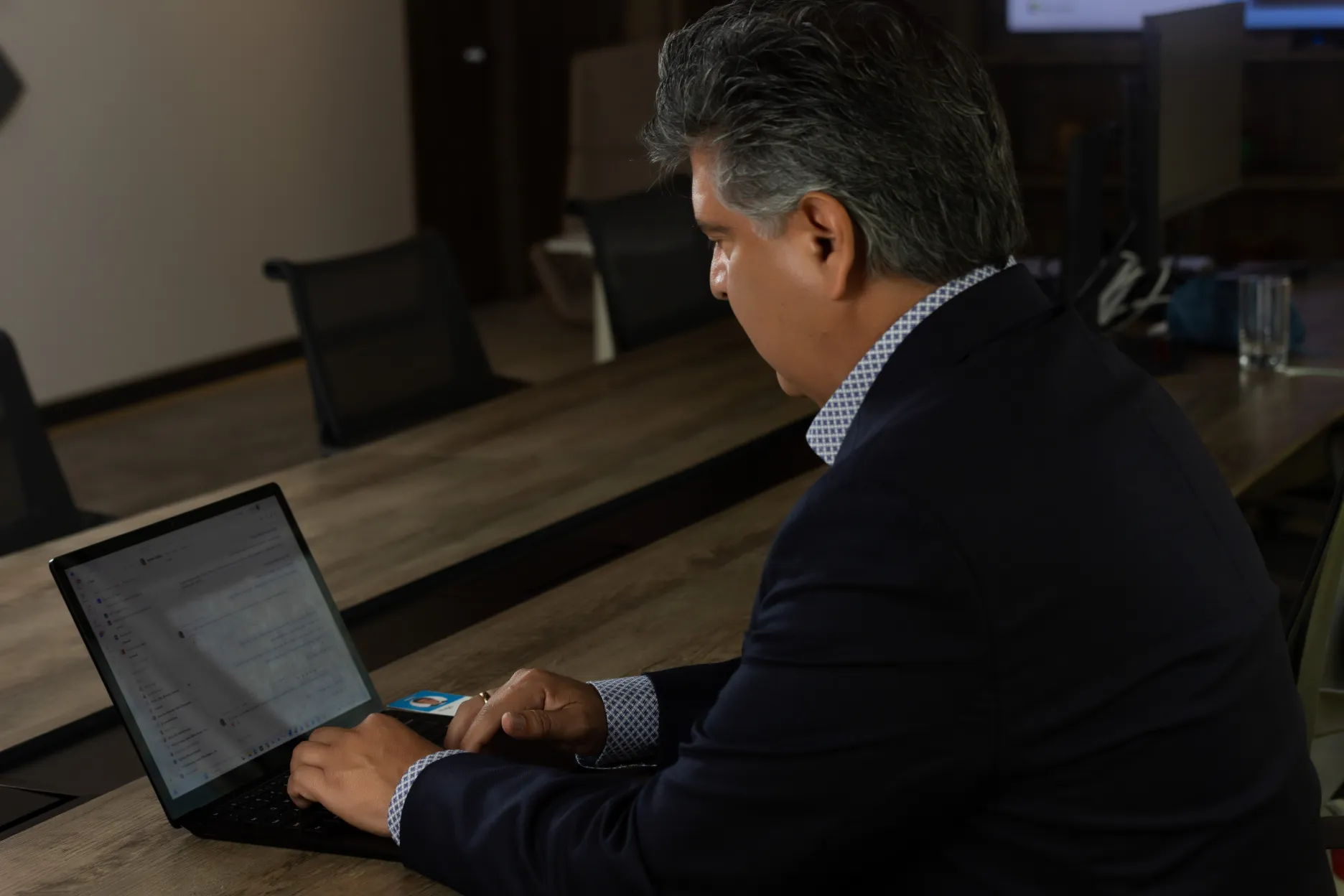 Sesión Microsoft – directivos durante el acto – fotografía corporativa en Colombia