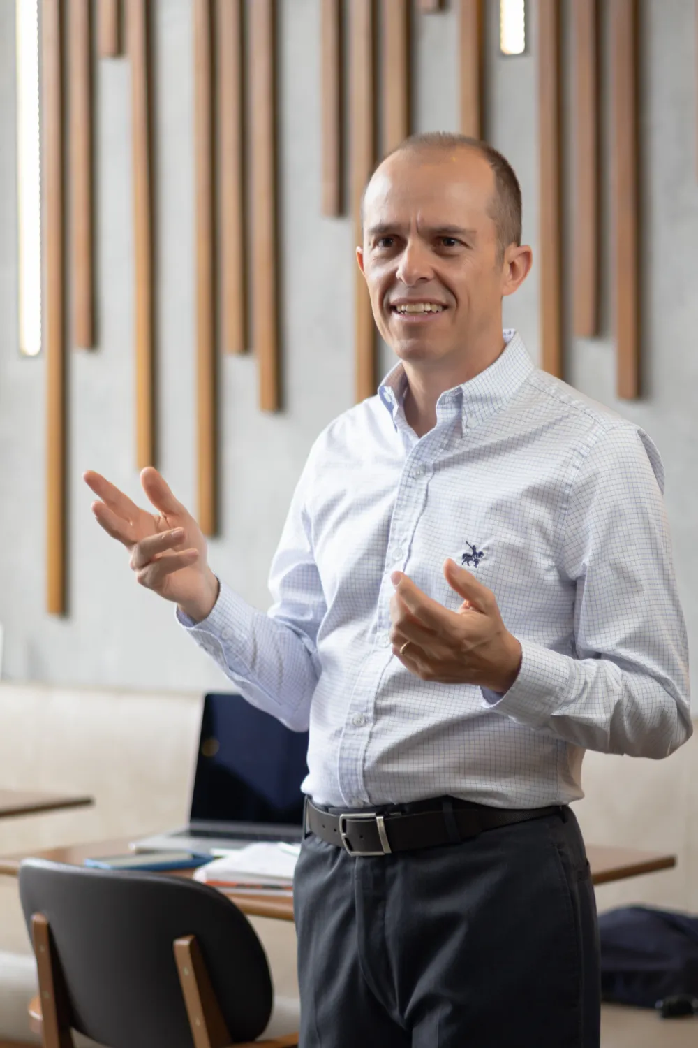 Felipe Alarcón – fotografía de perfil profesional – fotografía corporativa en Bogotá