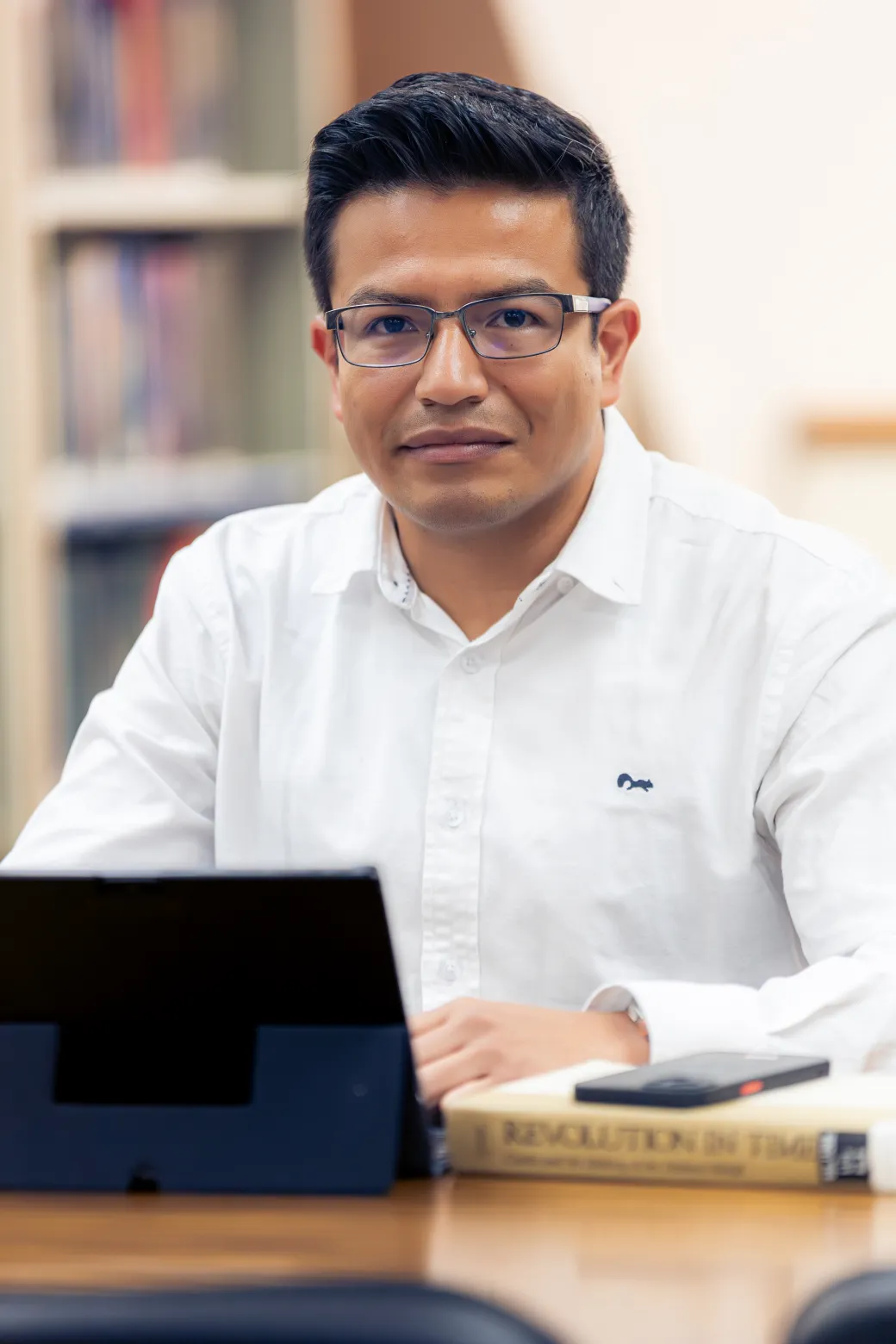 Rodrigo – fotografía de perfil profesional – fotografía corporativa en Bogotá
